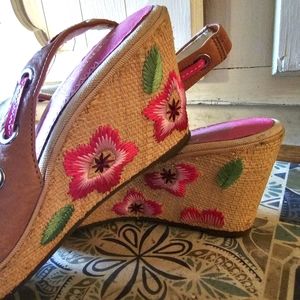 Sperry Embroidered Slides Size 8
